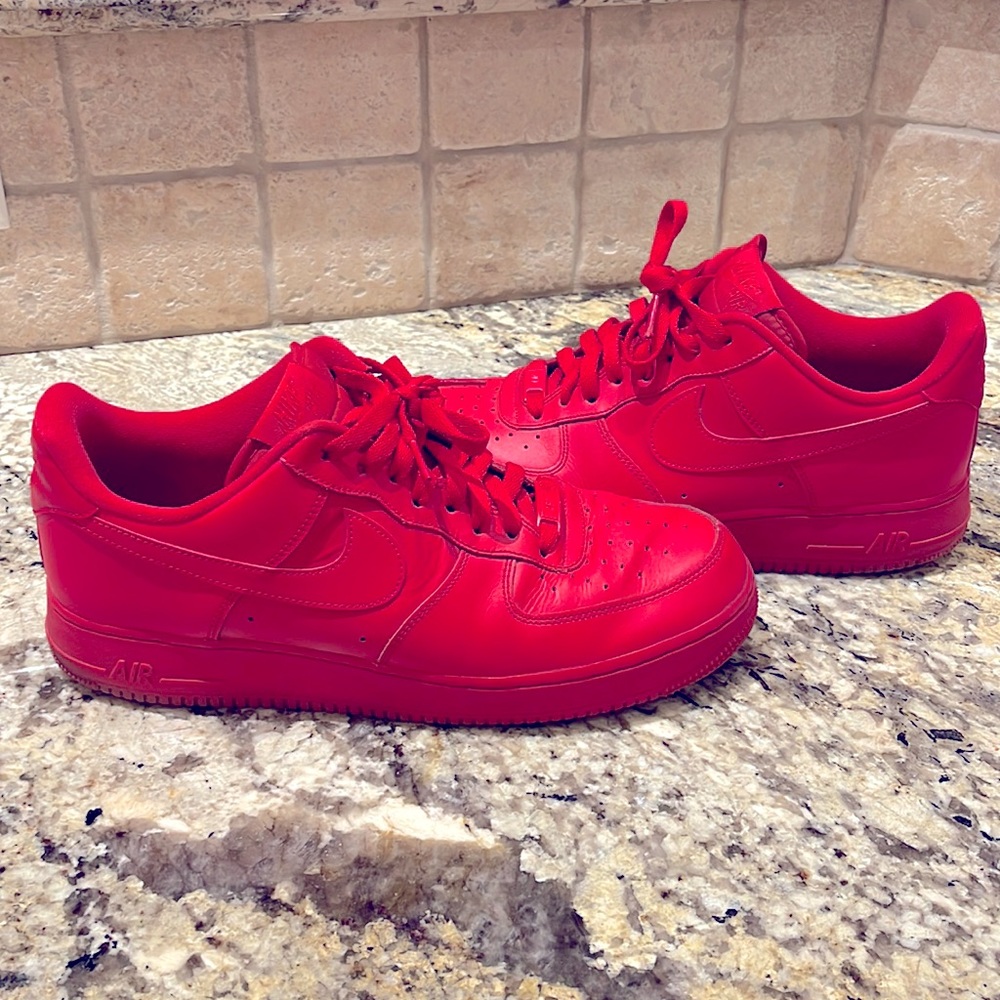 Nike AF 1 in Red